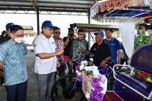 DATUK AHMAD AMZAD HASHIM