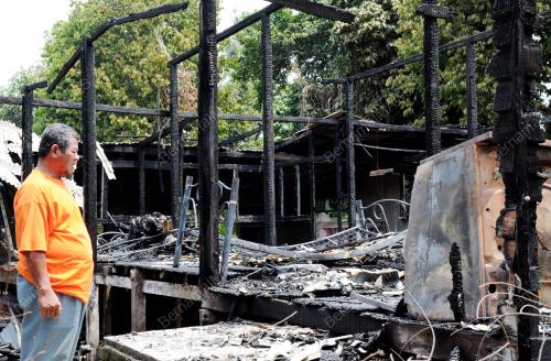 RUMAH TERBAKAR