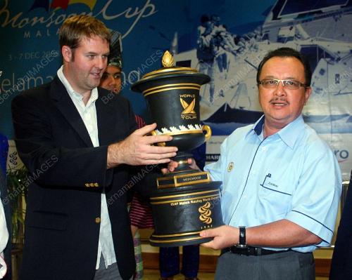 PIALA MONSUN