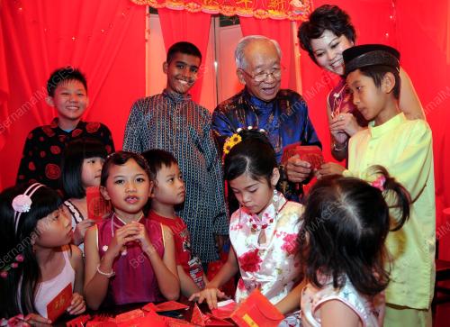 TR01_03022011_TAHUN_BARU_CINA
