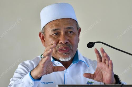 DATUK SERI TUAN IBRAHIM TUAN MAN