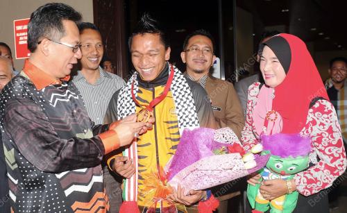 TR01_03082014_SAMBUT_HAFIFI