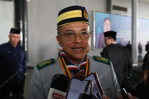 DATUK SERI DR AHMAD SAMSURI MOKHTAR