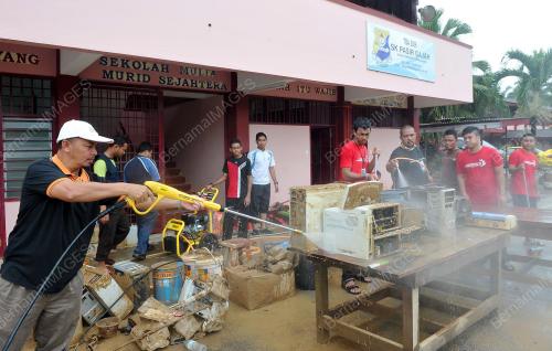 TR01_04012015_BERSIH_BANJIR