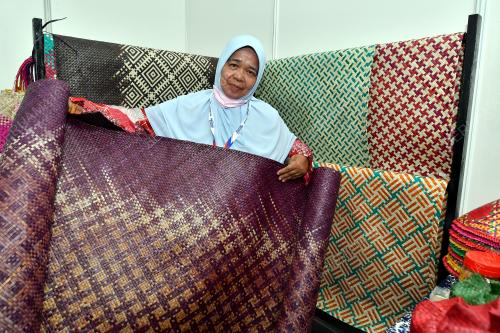 IMPAK AKM TERHADAP USAHAWAN