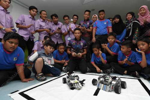 TR01_04082019_PELAJAR_ROBOTIK_BN201908016834
