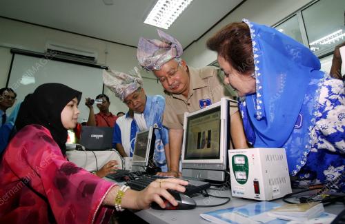 MOHD NAJIB TUN ABDUL RAZAK