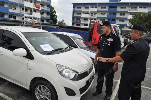 TR01_05082015_CURI_KERETA
