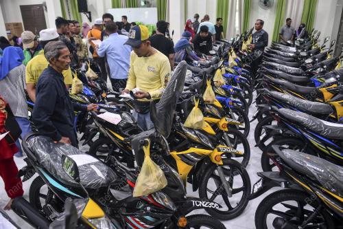 PENYERAHAN BANTUAN MOTOSIKAL