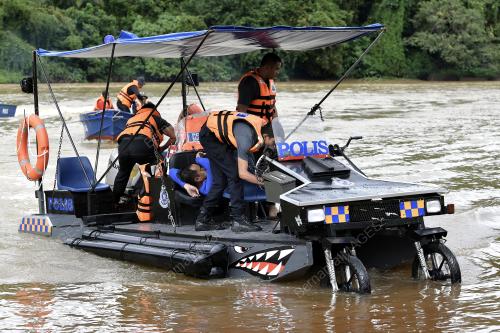 TR01_05122018_POLIS_AMFIBIA_BN201812045414