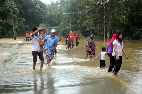 TR01_06122013_BANJIR_JERANGAU