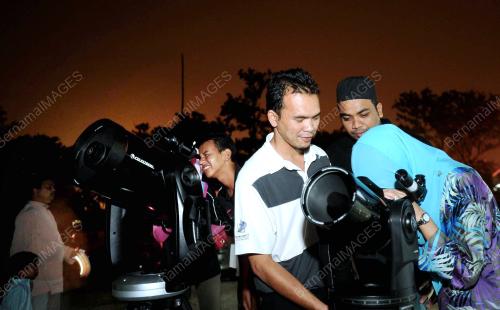 TR01_08102014_GERHANA_BULAN
