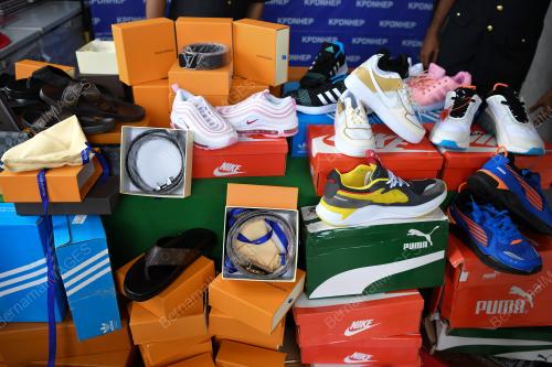 BARANG TIRUAN