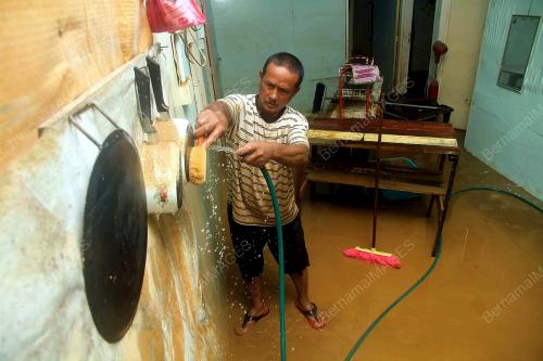 TR01_08122013_BANJIR_PULANG