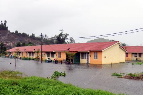 TR01_08122017_BANJIR_KEMAMAN