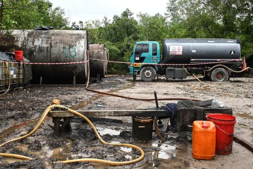 PENYELEWENGAN MINYAK DIESEL BERSUBSIDI