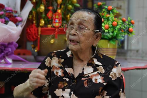 WARGA EMAS 100 TAHUN RAI TAHUN BARU CINA PKP