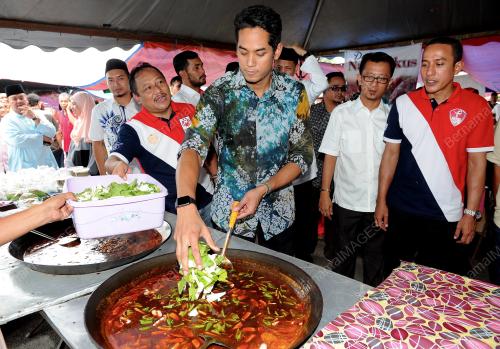 TR01_09072015_KHAIRY_BAZAR