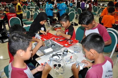 TR01_10072019_PERTANDINGAN_ROBOTIK