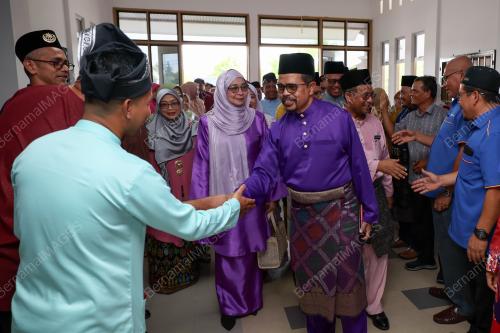DATUK ADNAN MAT