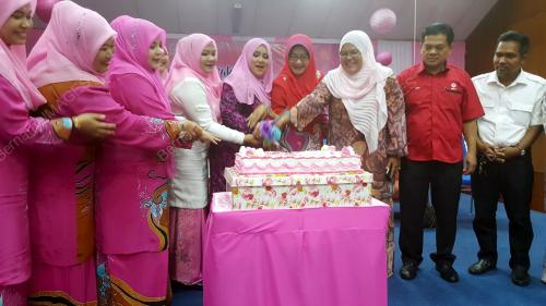 TR01_12082016_PUTERI_UMNO