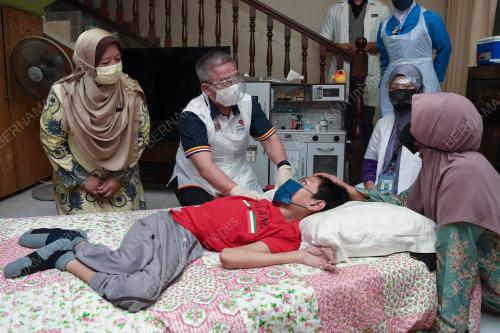 DATUK SERI DR ADHAM BABA