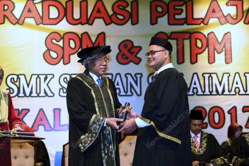 TR01_12102017_MAHDZIR_GRADUASI