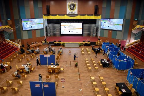 PUSAT PEMBERIAN VAKSIN UNISZA
