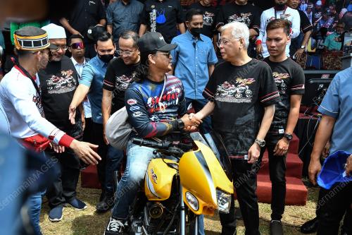 DATUK SERI ISMAIL SABRI YAAKOB