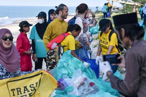 BERSIH PANTAI