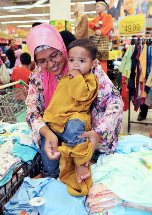TR01_15082012_PAKAIAN_RAYA