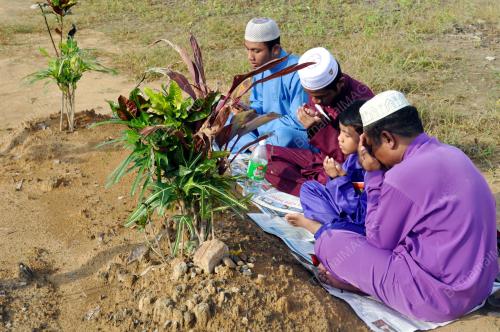 TR01_15082013_ZIARAH_KUBUR