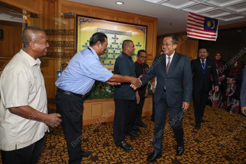 DATUK SERI DR AHMAD SAMSURI MOKHTAR
