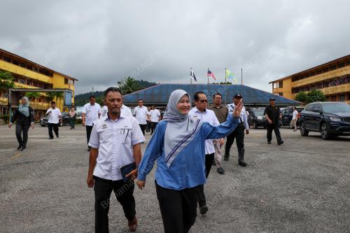 FADHLINA SIDEK