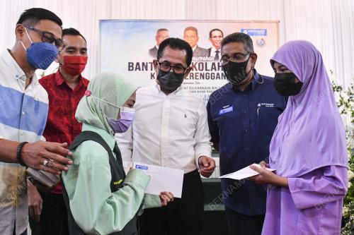 BANTUAN PERSEKOLAHAN