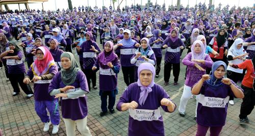 TR01_17032013_PURPLE_WALK