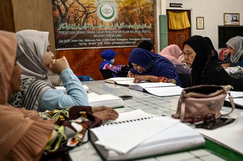 GOLONGAN BUTA YANG CELIK AL-QURAN