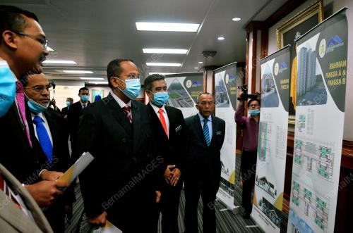 DATUK SERI DR AHMAD SAMSURI MOKHTAR