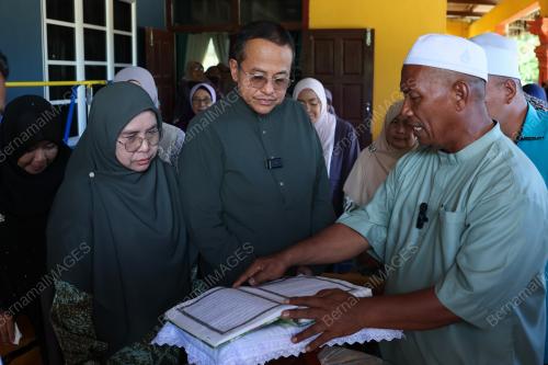 DATUK SERI DR AHMAD SAMSURI MOKHTAR