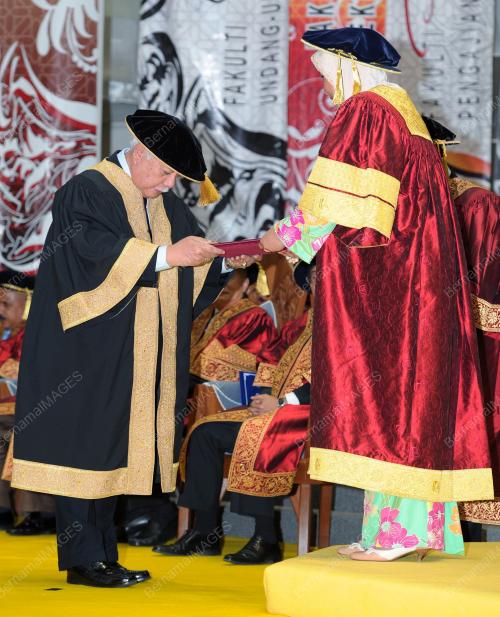 TUANKU NUR ZAHIRAH