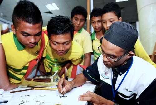 TR01_18102012_KARNIVAL_JAWI