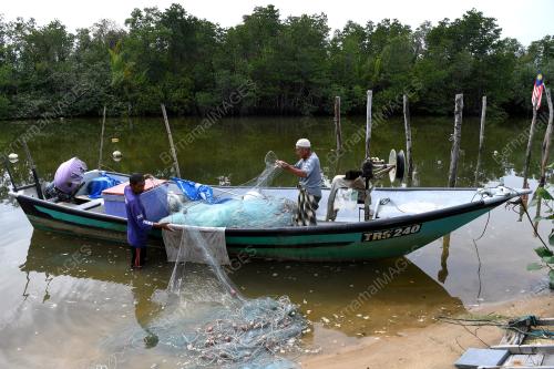 KEHIDUPAN HARIAN: NELAYAN PANTAI