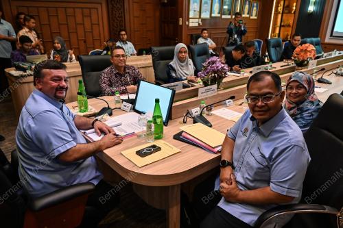 DATUK SERI AMIR HAMZAH AZIZAN