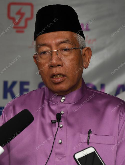 DATUK SERI MAHDZIR KHALID