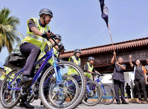 TR01_21052012_POLIS_PELANCONG