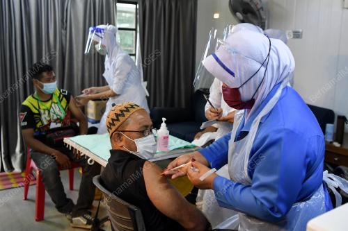 VAKSIN COVID-19 PENGUSAHA PELANCONGAN TASIK KENYIR