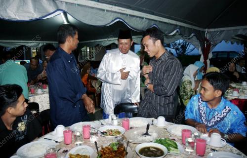 AHMAD SHABERY CHEEK