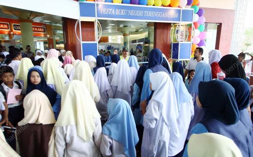 PESTA BUKU
