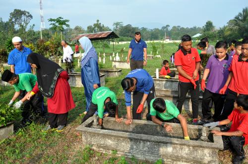 TR01_24092019_BERSIH_KUBUR