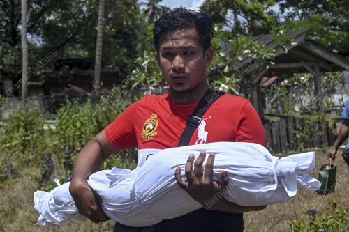 JENAZAH DATUK DAN CUCU TIRI SELAMAT DIKEBUMIKAN